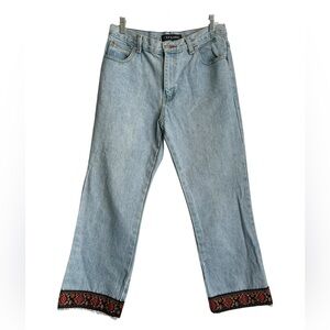 Cyclone Women’s Light Blue Capri Jeans with Embroidered Hem - SZ: 9‎